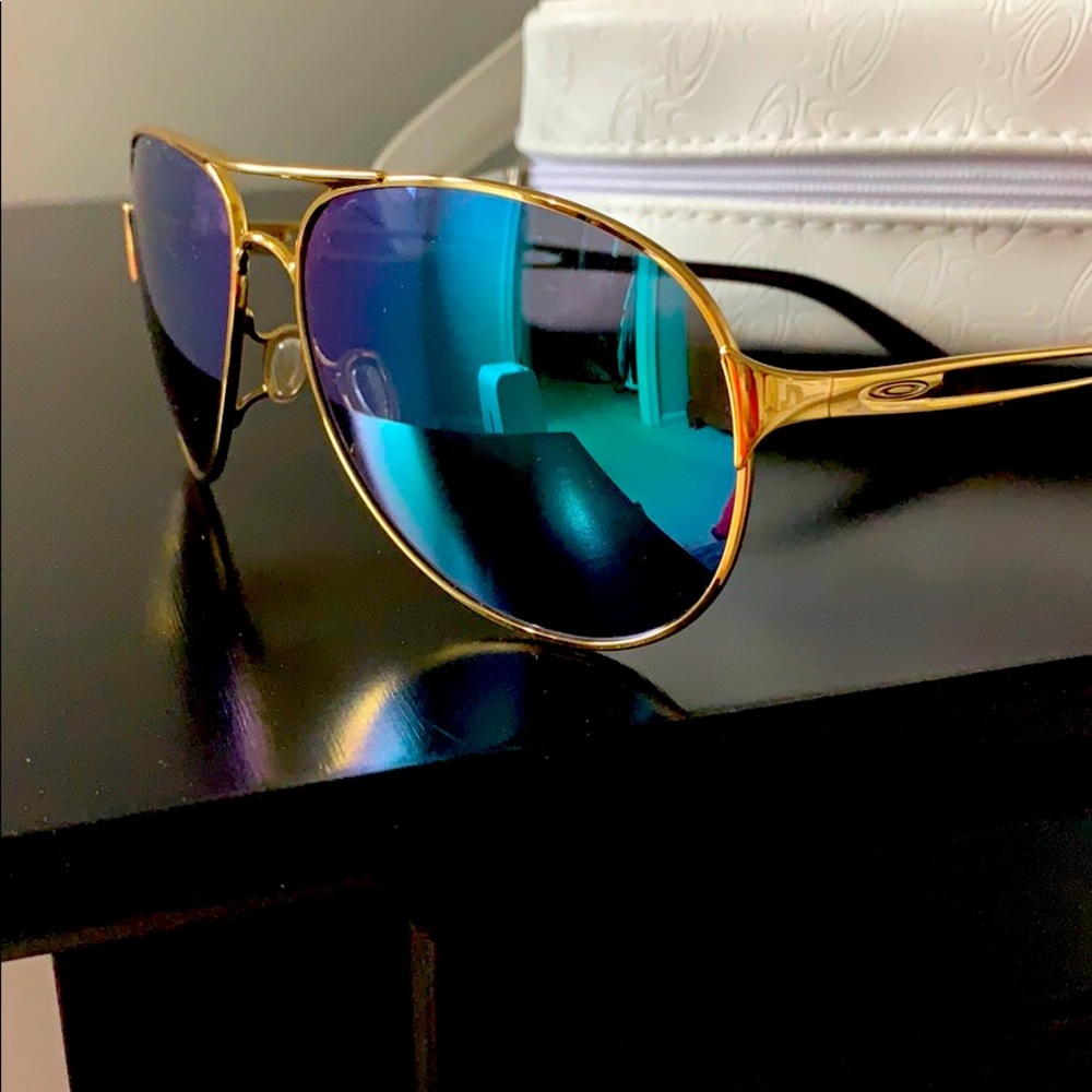 Oakley Women’s mirrored sunglasses